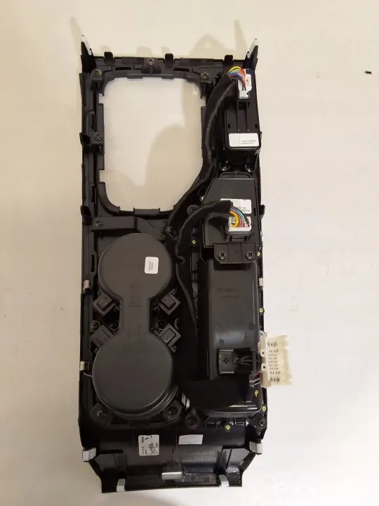 Painel console central Hyundai Tucson III OEM 84651-D7AA0 image 6