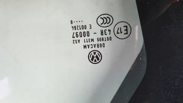 Vidro porta dianteira esquerda OEM E001264 Volkswagen image 3