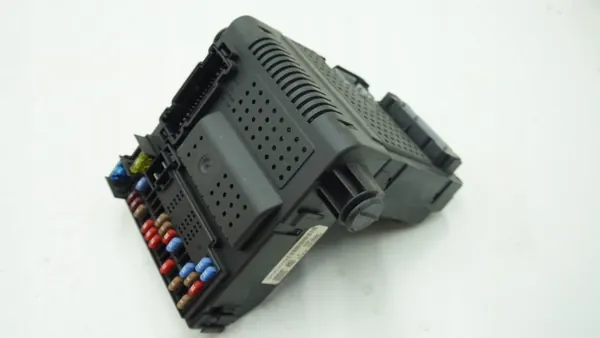 Módulo CEM Volvo OEM 30682981 para V70 II, S60 I, XC70, S80 image 2