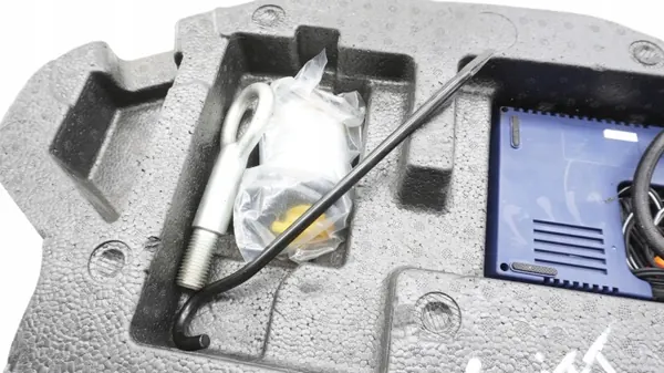 Suzuki Swift MK7 varapyörän vaahto OEM 75481-70l0 image 7