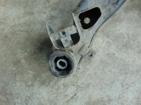 Support moteur OEM 133632/Ilza pour Audi A4 B7 image 3