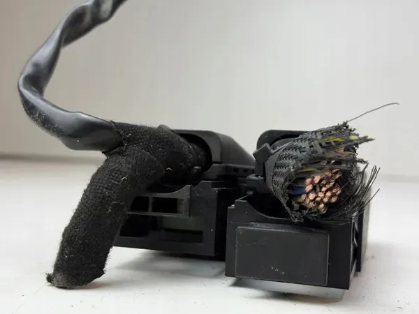 Conector ECU OEM A6409003700 Mercedes Motor image 4