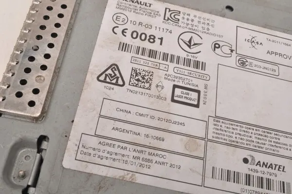 Rádio Renault Megane III OEM 281152275R - Usado image 3