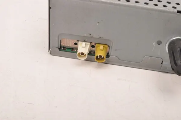 Rádio Renault Megane III OEM 281152275R - Usado image 5