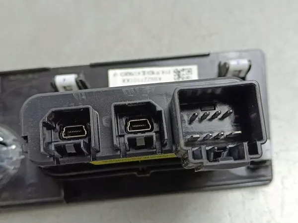 USB-pistorasia Jeep Grand Cherokee WL OEM P68377882AD image 10