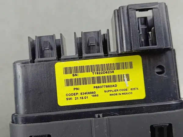 USB-pistorasia Jeep Grand Cherokee WL OEM P68377882AD image 9