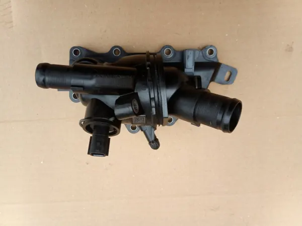 Carcasa termostato OEM 110600260R - Renault OE usado image 2