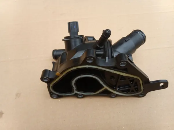 Carcasa termostato OEM 110600260R - Renault OE usado image 3