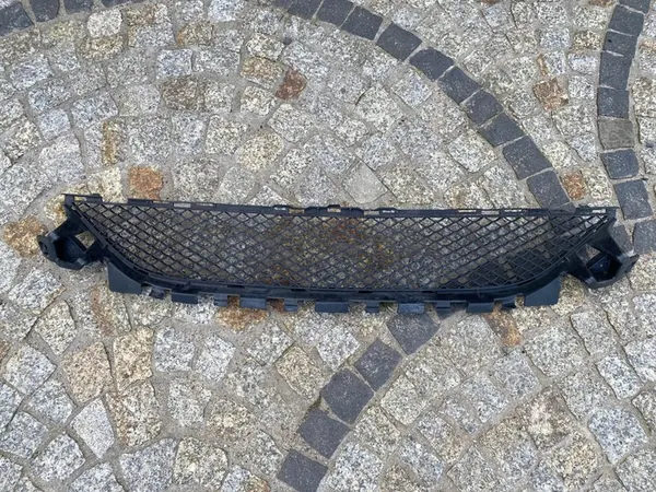 Rejilla de parachoques MERCEDES C CLASS 2058852123 OEM image 3