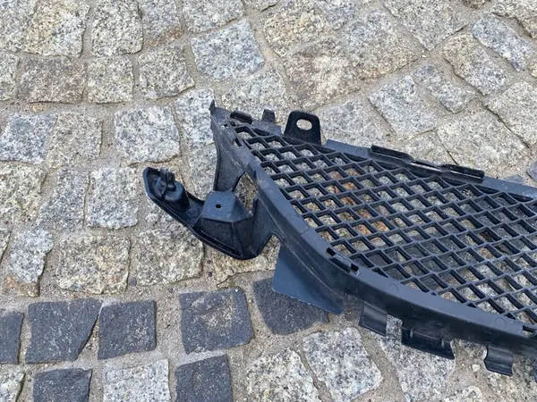 Rejilla de parachoques MERCEDES C CLASS 2058852123 OEM image 6