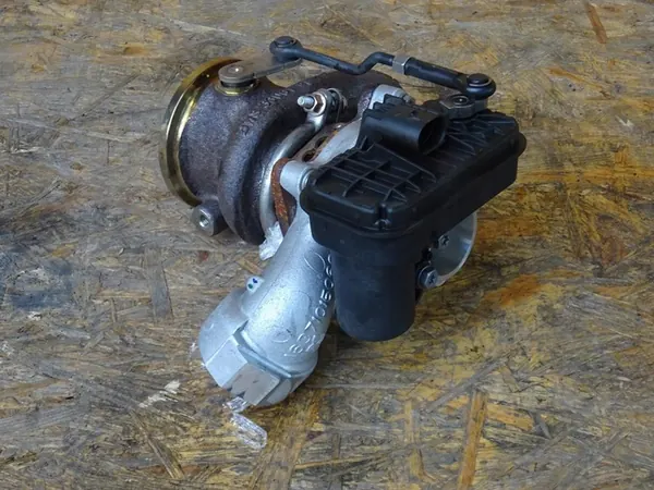Turbokompressorventil AUDI A1 1.0 TFSI 04C145703H image 2