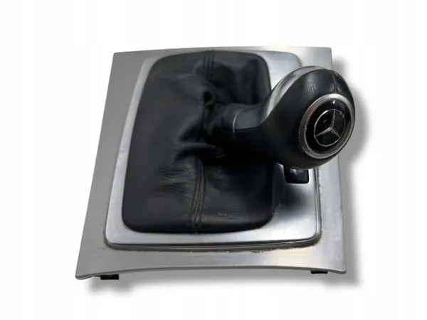 Pomo de cambio Mercedes-Benz OEM A2046807208 - Usado image 6