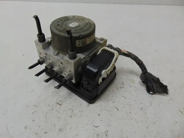 Pompe ABS OEM 9809312580 pour Peugeot 2008 1.6 HDI image 2