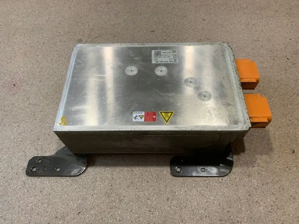 Inversor Porsche Taycan OEM 5QE915684BK Usado image 2