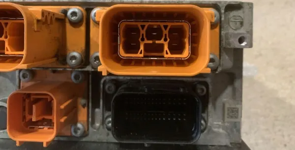 Inversor Porsche Taycan OEM 5QE915684BK Usado image 3