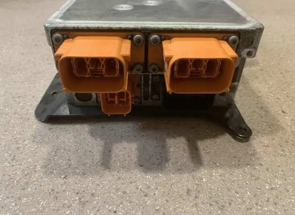 Inversor Porsche Taycan OEM 5QE915684BK Usado image 4
