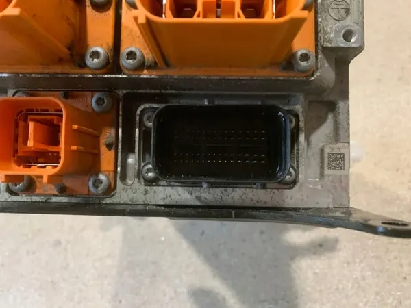 Inversor Porsche Taycan OEM 5QE915684BK Usado image 6