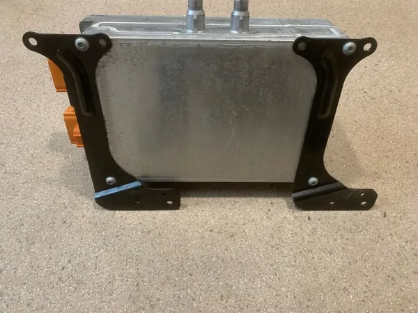 Inversor Porsche Taycan OEM 5QE915684BK Usado image 7
