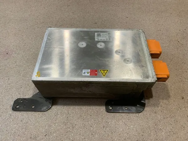 Inversor Porsche Taycan OEM 5QE915684BK Usado image 9