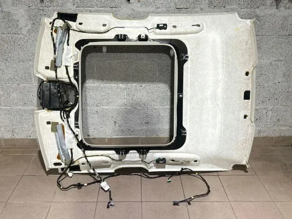 Tête de pavillon Volvo OE d'occasion OEM 31477246 - 2.0L 2023 image 5