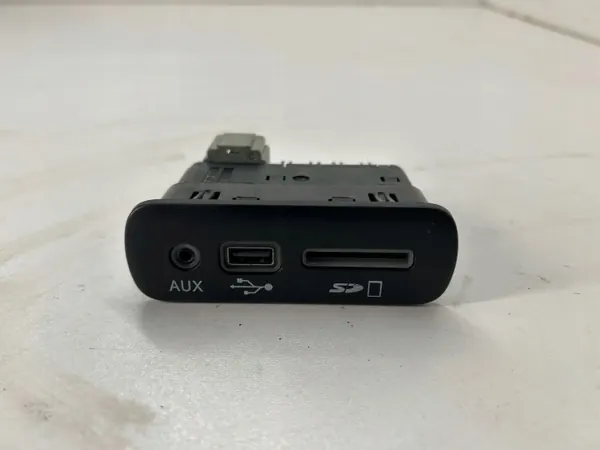 Tomada AUX USB SD OEM 68206384AC para Dodge Challenger image 2