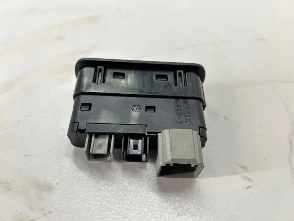 Tomada AUX USB SD OEM 68206384AC para Dodge Challenger image 4