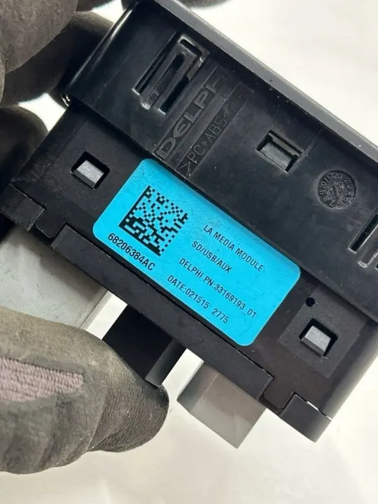 Tomada AUX USB SD OEM 68206384AC para Dodge Challenger image 6