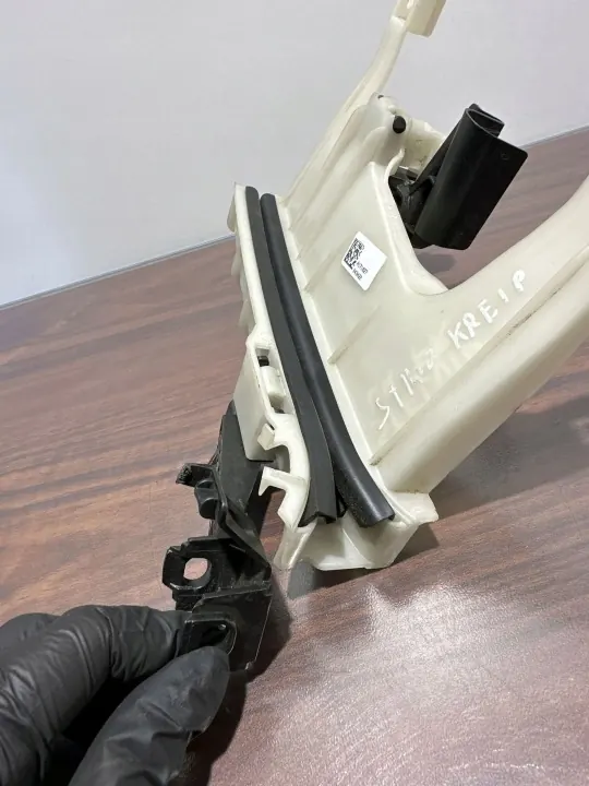 OEM FBZ24502 Front Door Window Guide - Alfa Romeo image 6