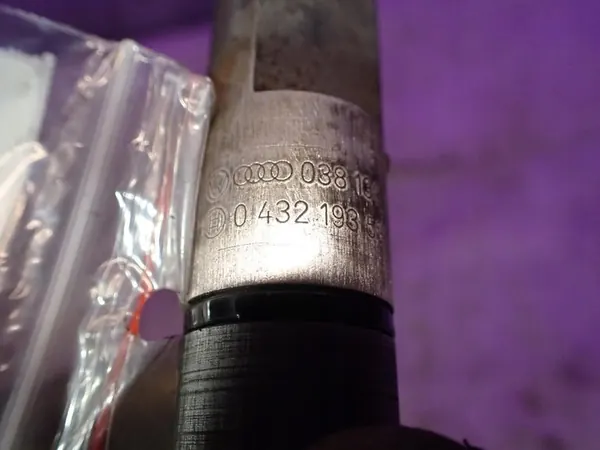 SEAT LEON I 99-05 1.9 TDI Iniettore 038130202A image 4