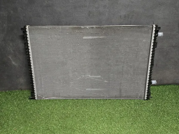 Radiador de agua Porsche Cayenne 9Y 4M0145804T image 3