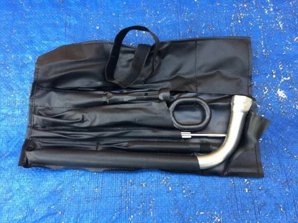Clé de roue et tournevis Audi Q5 OEM 8N0012219 image 5
