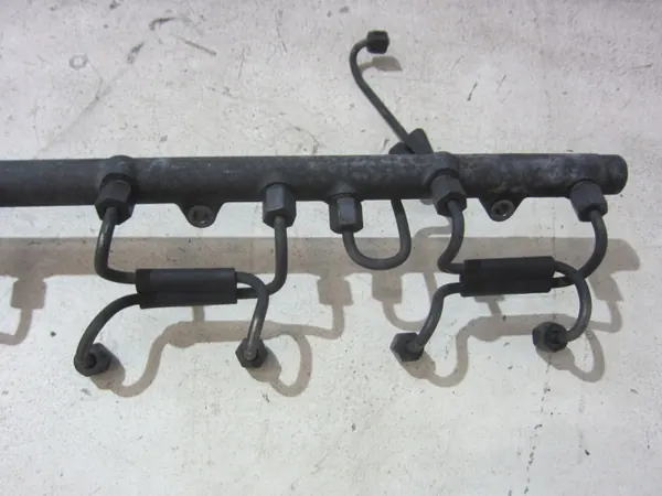 BMW OEM 13537805722 Einspritzschiene für 3.0D M57 image 3