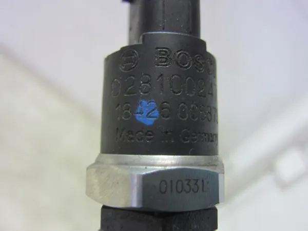 BMW OEM 13537805722 Einspritzschiene für 3.0D M57 image 8