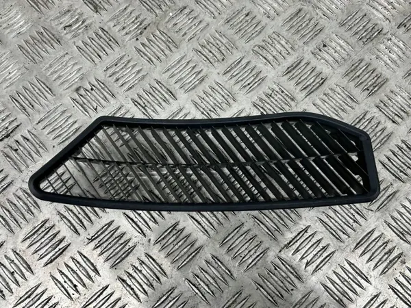 Tesla Model X Tuuletusritilä OEM 107835500A - Käytetty image 2