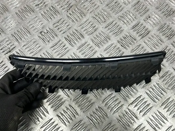 Tesla Model X Tuuletusritilä OEM 107835500A - Käytetty image 4