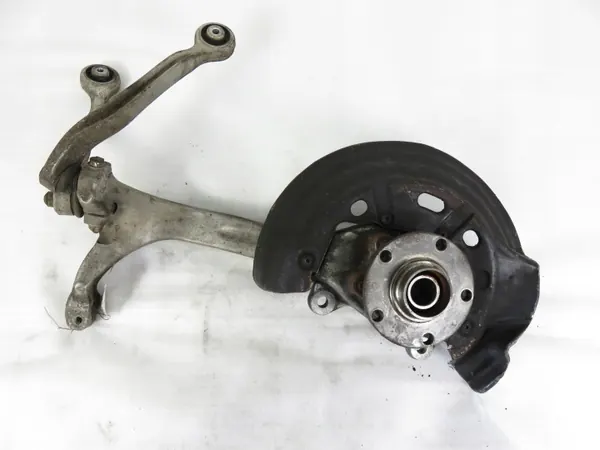 OEM Etu-oikea pyörännapa Audi A8 D3 4.0 TDI image 2
