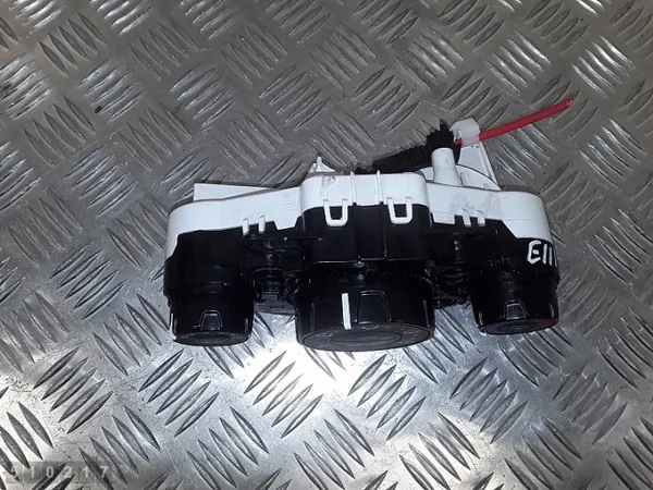 Módulo control aire acondicionado Ford Fiesta OEM 8a6118549 image 3