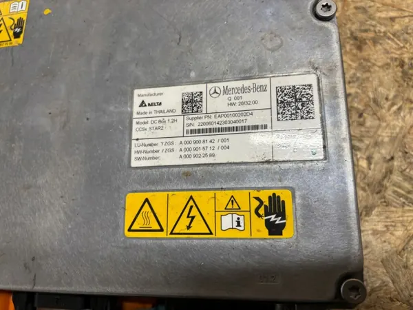 Mercedes EQB Spänningsomvandlare OEM A0009008142 image 3