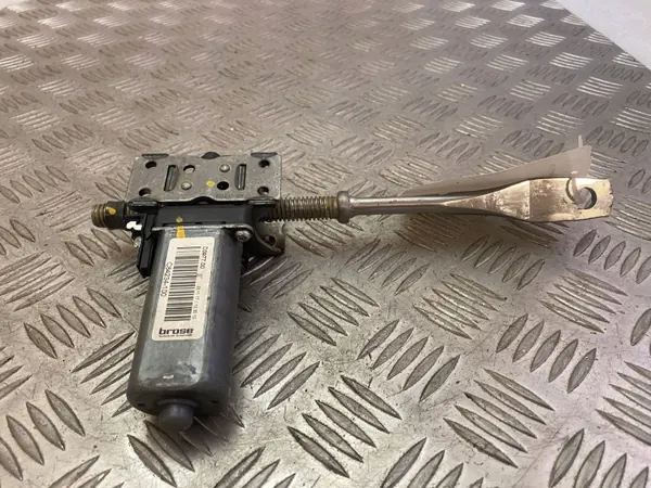 Istuinmoottori Land Rover Discovery 5 OEM C84234100 image 3