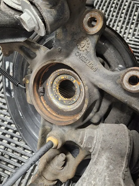 Jeep Grand Cherokee WK2 SRT Assemblaggio Mozzo Posteriore Sinistro OEM image 3