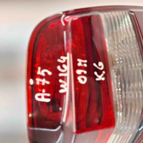 Lámpara trasera izquierda Mercedes ML W164 2005- A1649060700 image 3