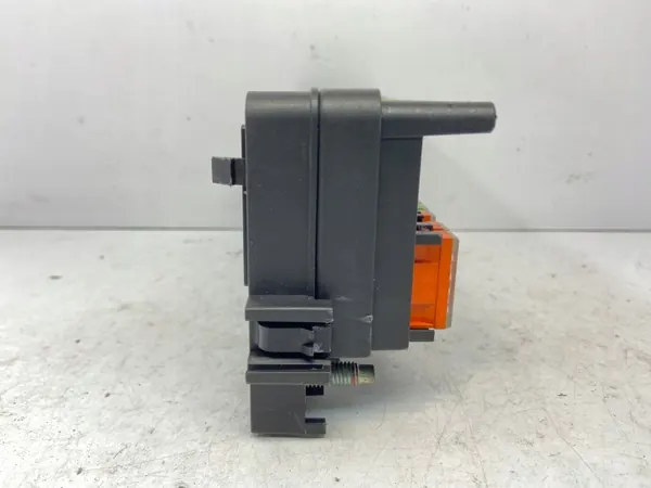 Mercedes zekeringkast OEM A1645402372 - Gebruikt image 4
