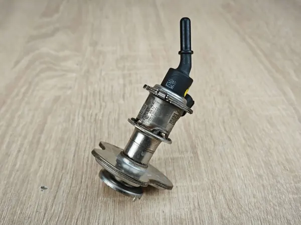 MB3G5J281DA AdBlue-injector voor VW Amarok II image 2