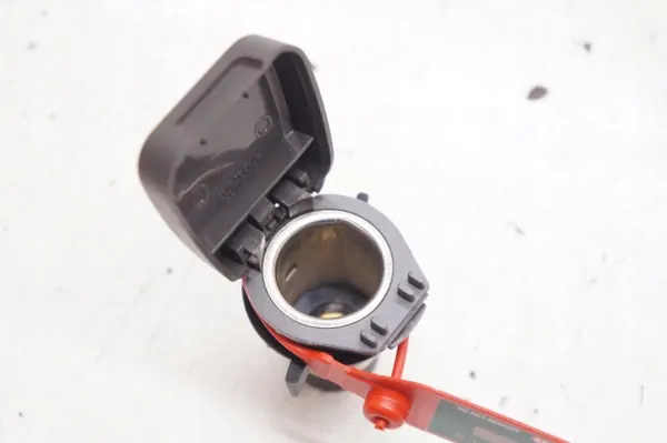 Tomada isqueiro 12V Volvo V60 II OEM image 3
