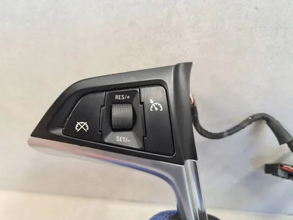 Interrupteur Commande Radio Volant OEM 13268686 image 4