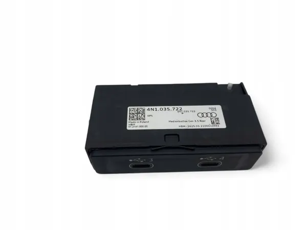 Audi e-tron USB-pistorasia OEM 4N1035722 - Käytetty image 4