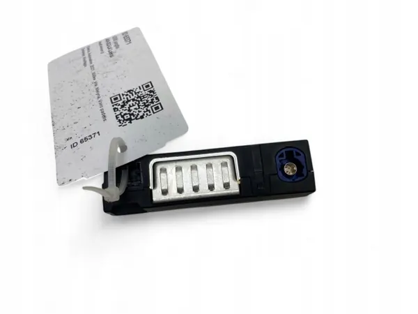 Audi e-tron USB-pistorasia OEM 4N1035722 - Käytetty image 8