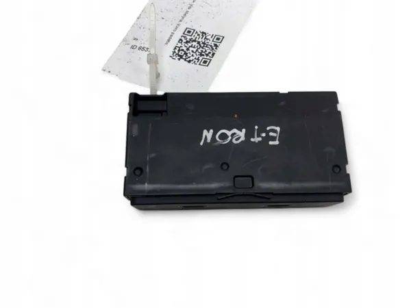 Audi e-tron USB-pistorasia OEM 4N1035722 - Käytetty image 9
