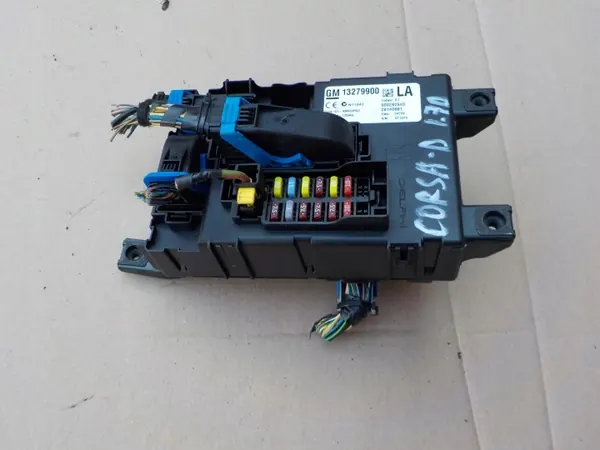 Sulakekotelo OEM 13279900 Opel Corsa D 1.7 CDTI:lle image 2