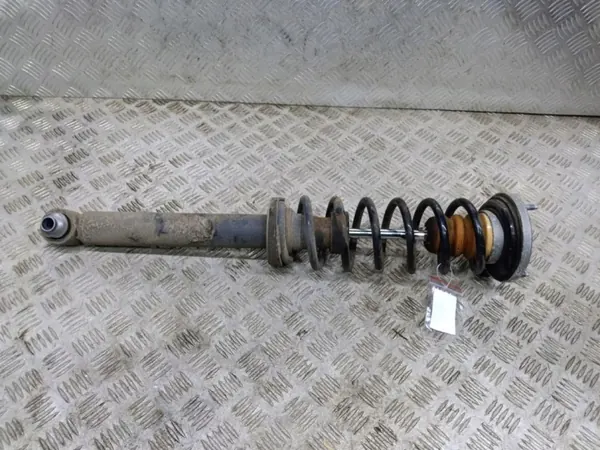 BMW F10 528xi Taka-Oikea Jousitus OEM image 2